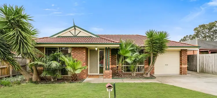 24 Lindsay Crescent, Lynbrook VIC 3975