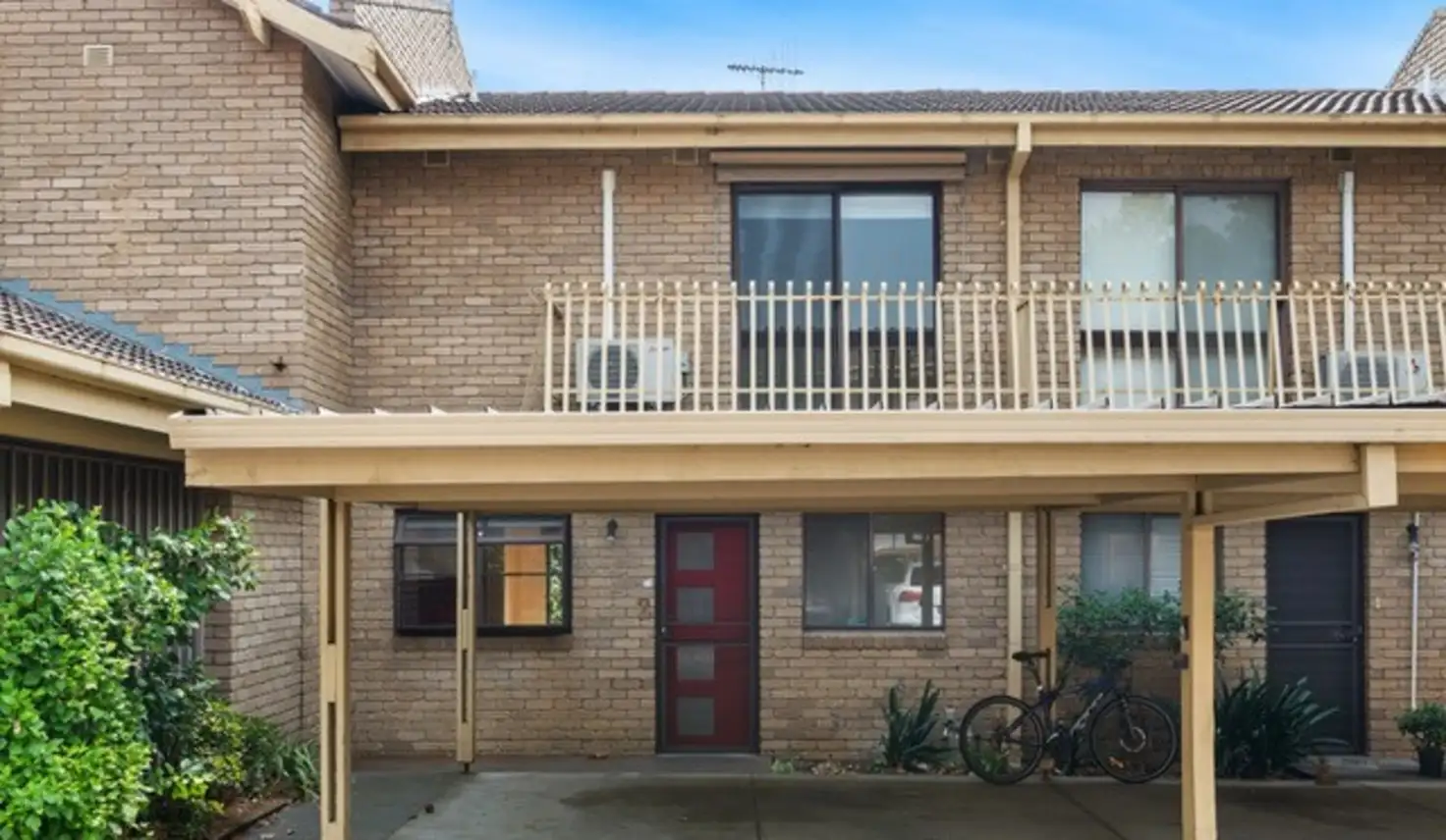 Main view of Homely townhouse listing, 2/98 O'Shanassy Street, North Melbourne VIC 3051