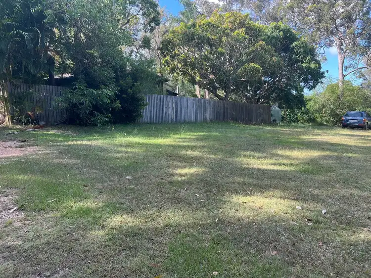 19 Bruce Street, Lamb Island QLD 4184