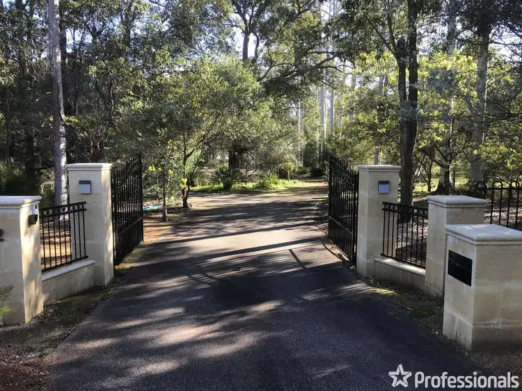 22 Edward Road, Lesmurdie WA 6076