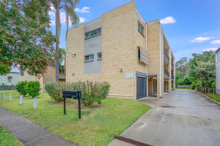 Main view of Homely unit listing, 3/27 second Avenue, Sandgate QLD 4017