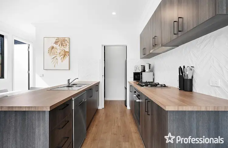 Fifth view of Homely townhouse listing, 6 Lucinley Close, Kilsyth VIC 3137