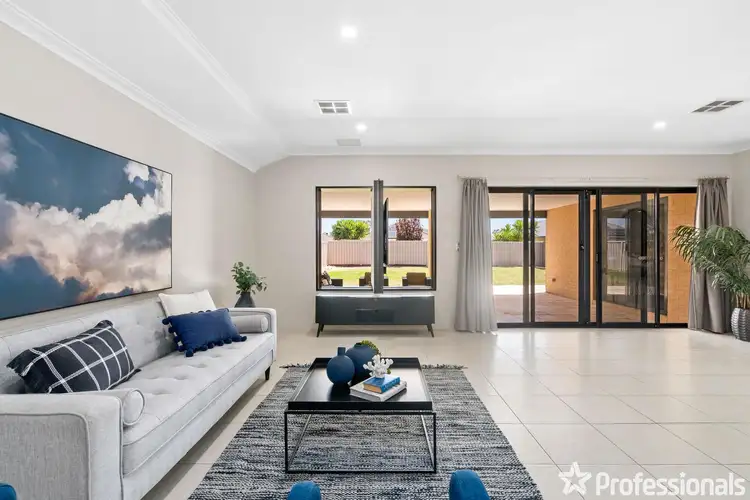 7 Gillings Parade, Wattle Grove WA 6107