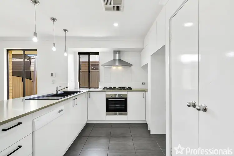 19 Kooya Way, Wattle Grove WA 6107