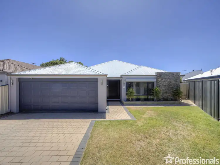 4 Avalon Lane, Wattle Grove WA 6107