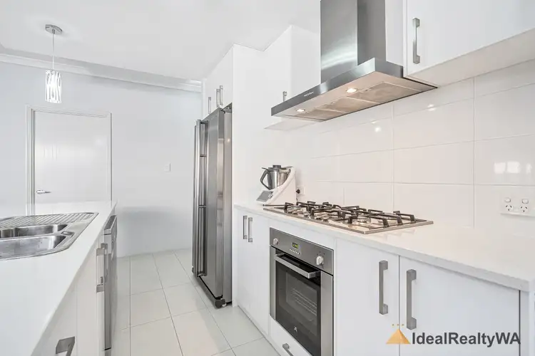 3/2 whitmore Loop, Harrisdale WA 6112