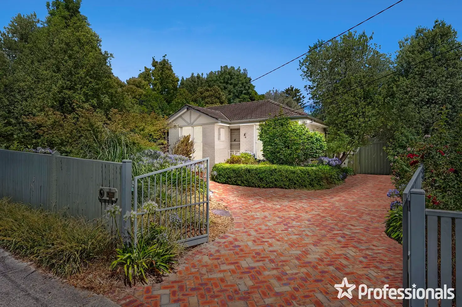 Main view of Homely house listing, 16 Shakespeare Avenue, Mooroolbark VIC 3138