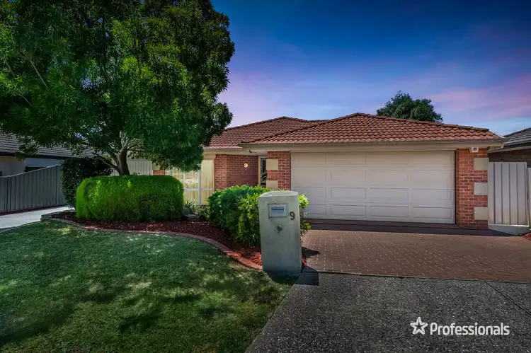 9 Kanmore Crescent, Hillside VIC 3037