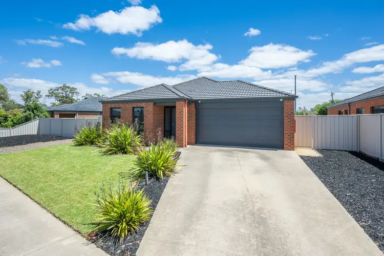 Second view of Homely house listing, 8 Settlers Drive, Kialla VIC 3631