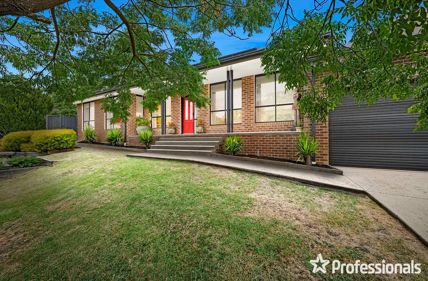 Main view of Homely house listing, 1 Benjamin Chase, Mooroolbark VIC 3138