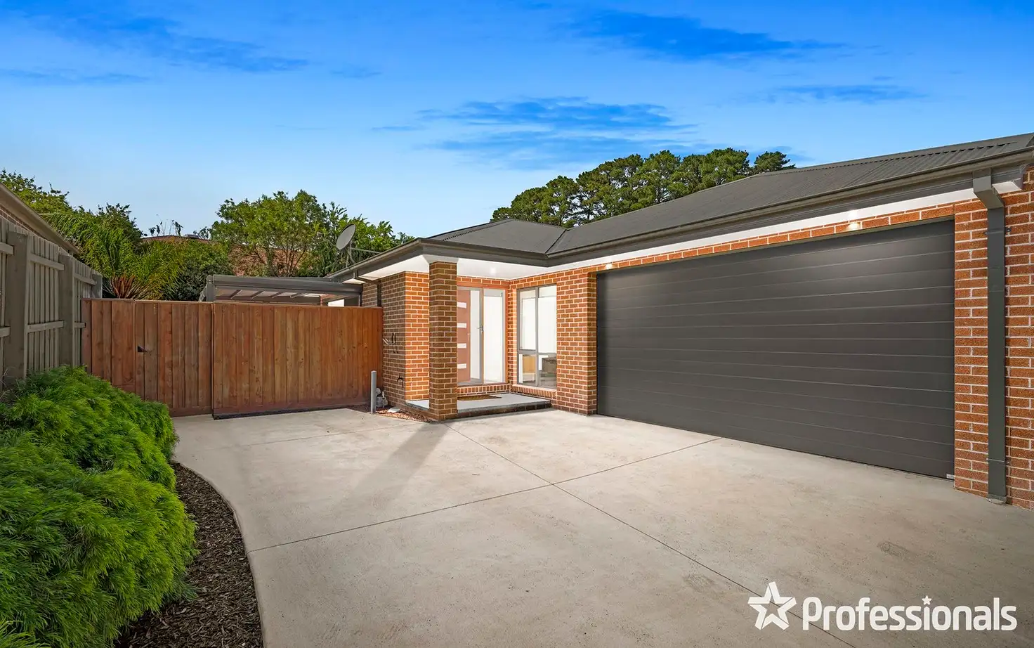 Main view of Homely unit listing, 10a Geoffrey Drive, Kilsyth VIC 3137