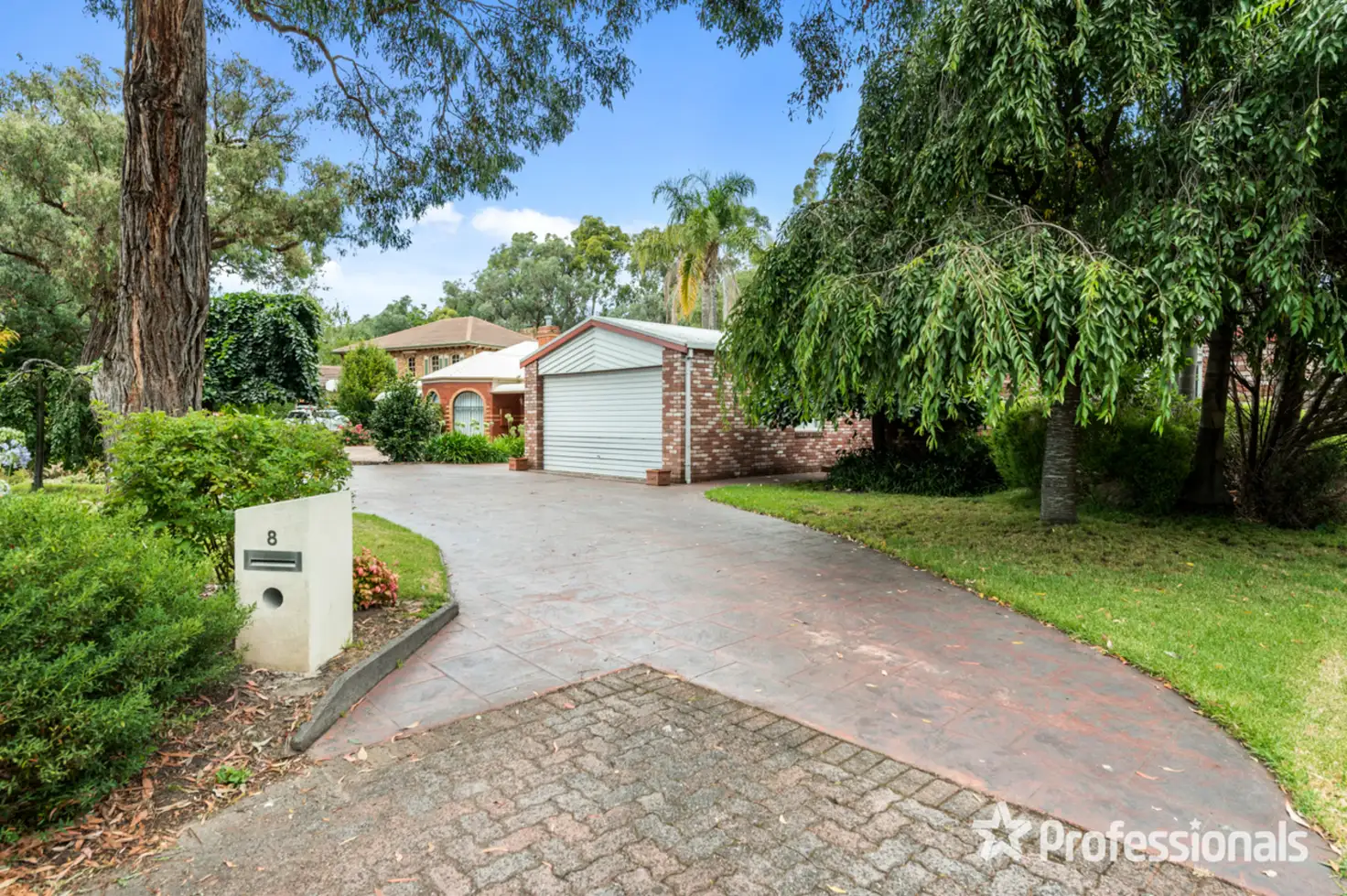 Main view of Homely house listing, 8 St Andrews Close, Croydon VIC 3136