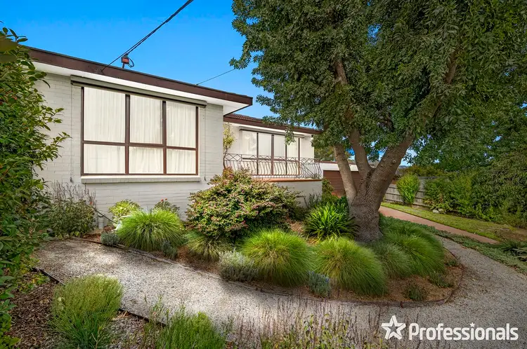 2 Blueberry Road, Mooroolbark VIC 3138