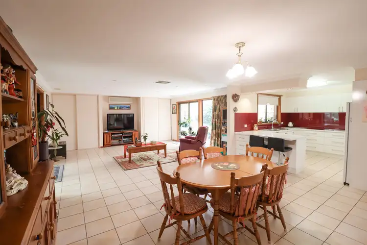 Fifth view of Homely house listing, 2 Lena Close, Swan Hill VIC 3585