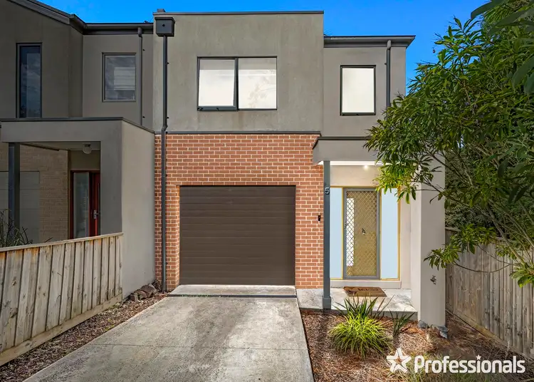 Main view of Homely townhouse listing, 5 Toby Place, Mooroolbark VIC 3138
