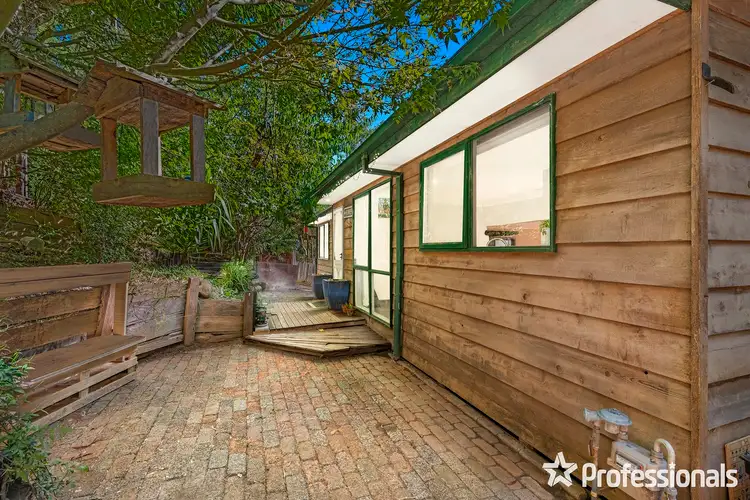 13 Outlook Drive, Kalorama VIC 3766