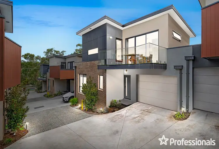 Main view of Homely townhouse listing, 5 Portofino Close, Mooroolbark VIC 3138