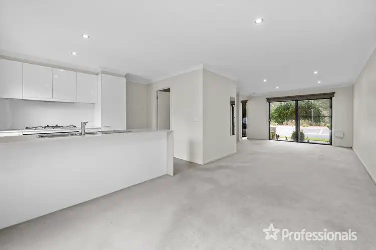 Fifth view of Homely townhouse listing, 8 Spriggs Drive, Croydon VIC 3136