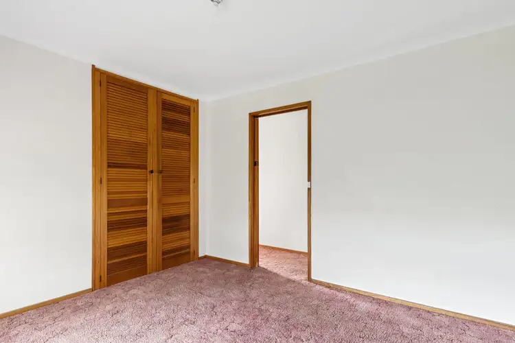 Sixth view of Homely house listing, 5 Graemar Court, Kangaroo Flat VIC 3555