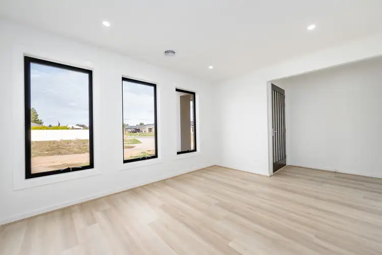 Fifth view of Homely house listing, 10 Hart Crescent, Kialla VIC 3631