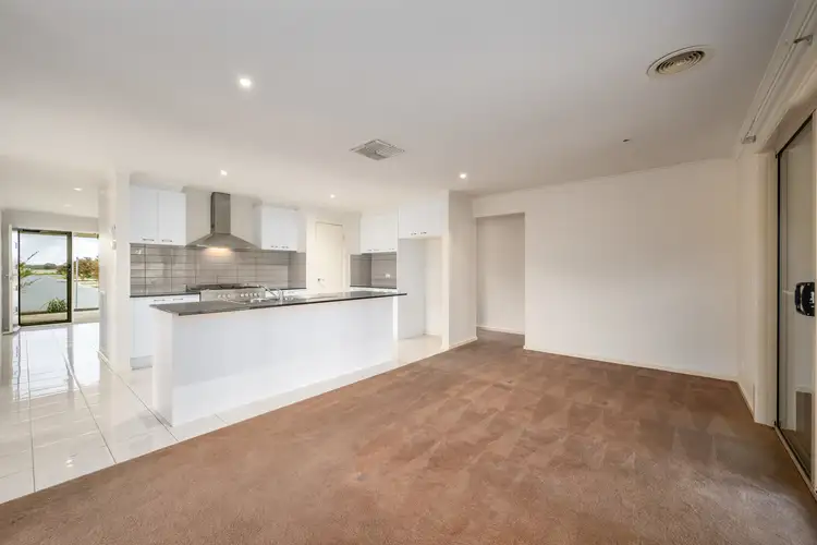 Second view of Homely house listing, 5 Prospect Crescent, Kialla VIC 3631