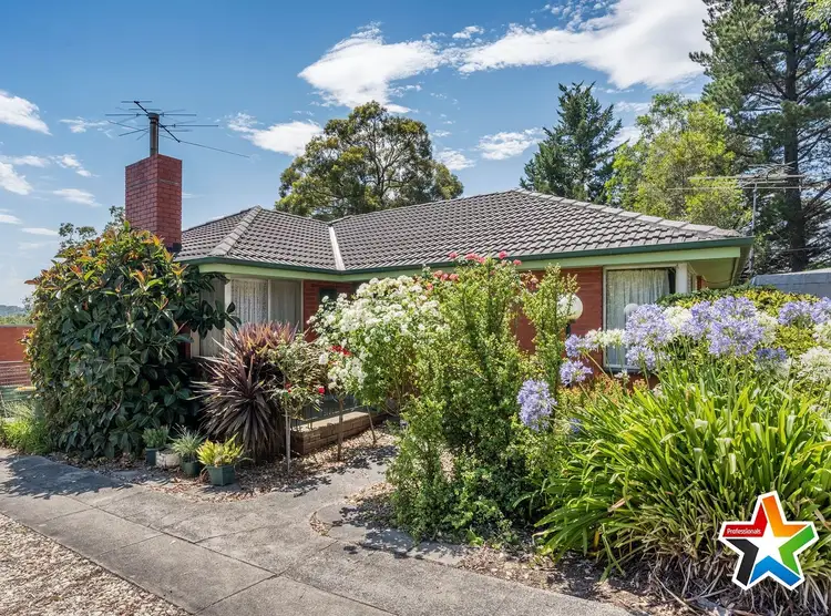 Second view of Homely house listing, 3 Uralla Court, Mooroolbark VIC 3138