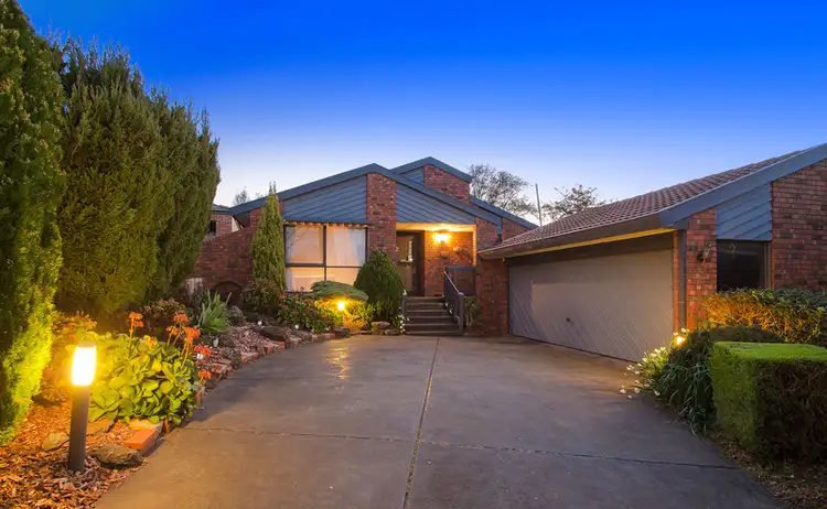 9 Deepdale Grove, Mooroolbark VIC 3138