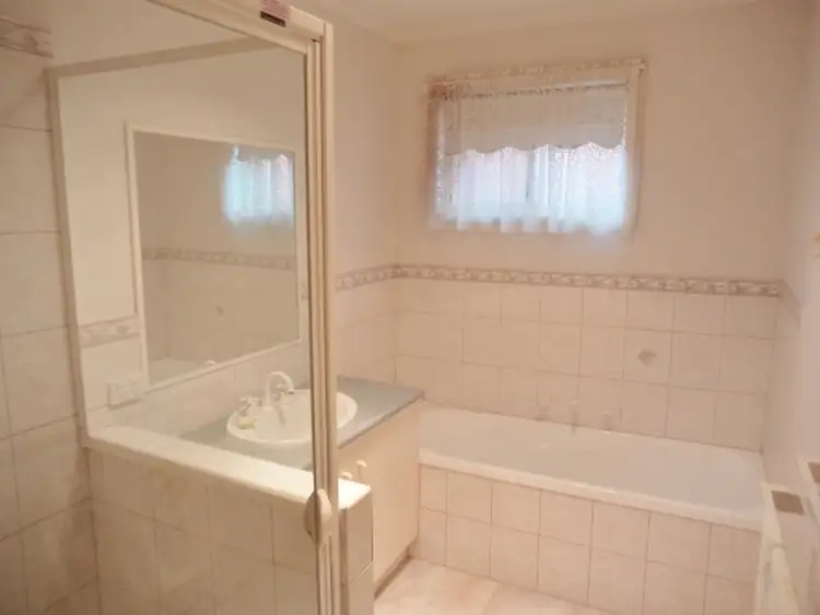 Sixth view of Homely townhouse listing, 4/141 Stradbroke Avenue, Swan Hill VIC 3585