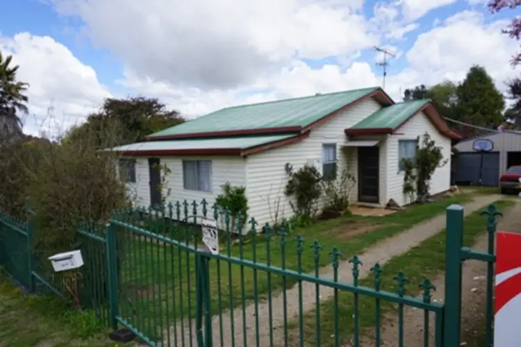 2 Stevenson Street, Guyra NSW 2365