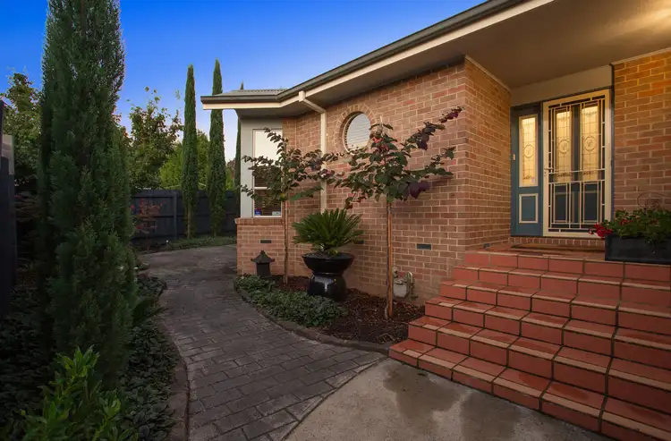 24 Longfellow Avenue, Mooroolbark VIC 3138