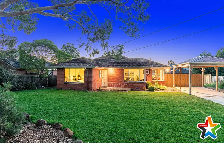 13 Saxon Drive, Mooroolbark VIC 3138