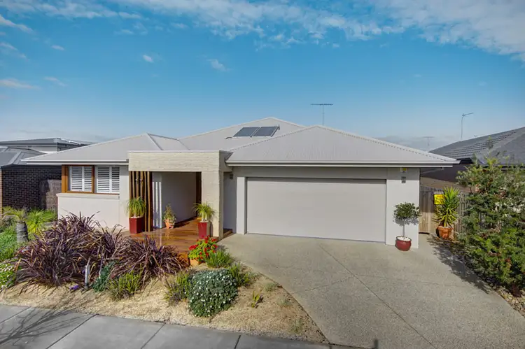 17 Saltbreeze Boulevard, Armstrong Creek VIC 3217