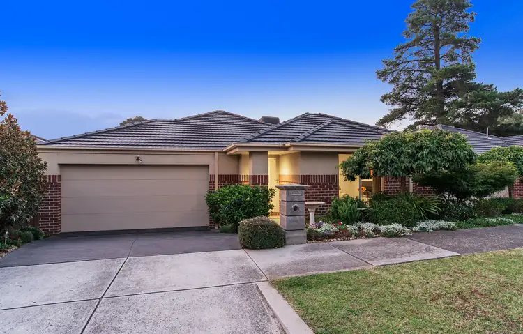 8 Greenville Street, Mooroolbark VIC 3138