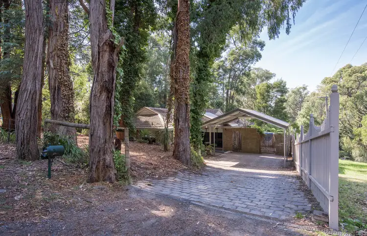 27 Railway Road, Mount Evelyn VIC 3796