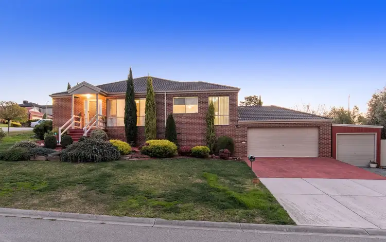 2 St James Park Rise, Mooroolbark VIC 3138