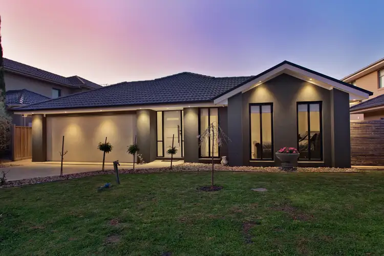 5 Manhattan Close, Sanctuary Lakes VIC 3030