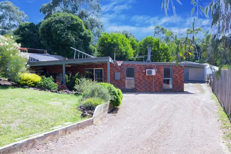 17 Greenwood Drive, Launching Place VIC 3139
