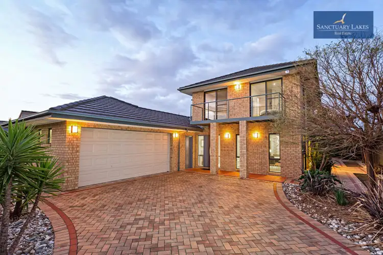 16 Manhattan Close, Sanctuary Lakes VIC 3030