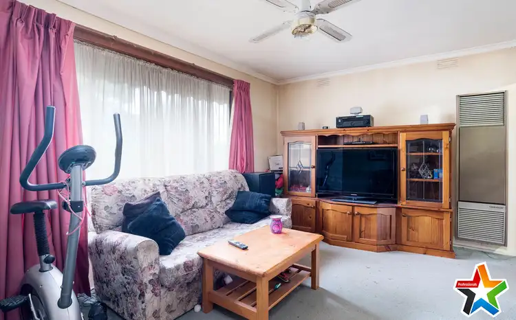 Fourth view of Homely house listing, 15 Shakespeare Avenue, Mooroolbark VIC 3138