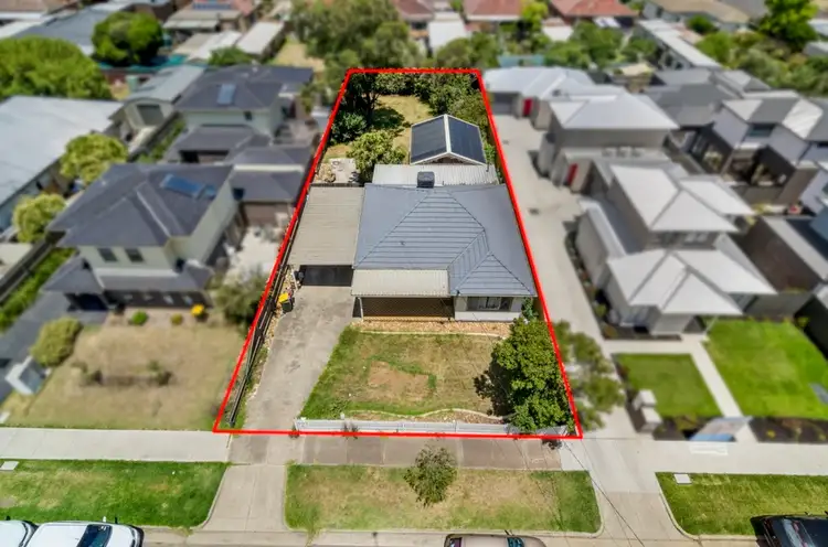 7 Almond Avenue, Brooklyn VIC 3012