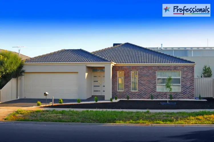 10 Wells Avenue, Taylors Hill VIC 3037