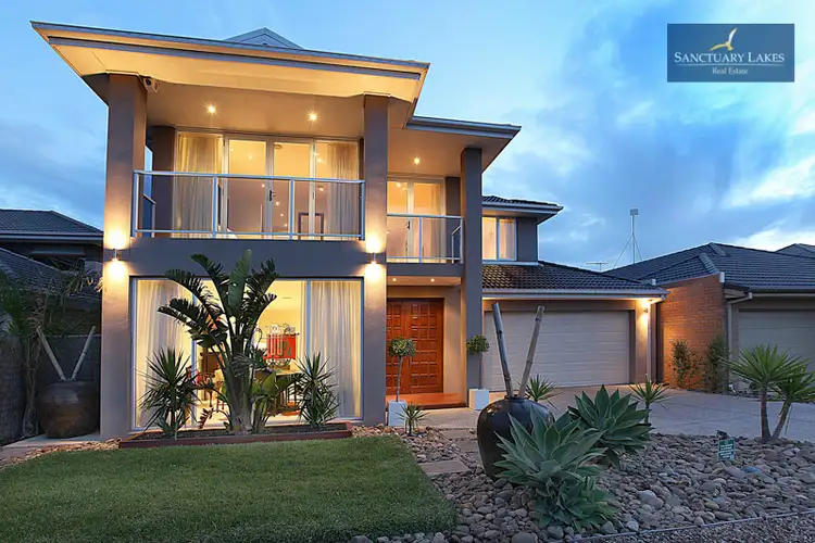 10 Bayside Drive, Sanctuary Lakes VIC 3030
