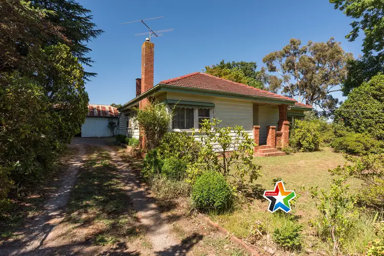 90 Hendersons Road, Seville VIC 3139
