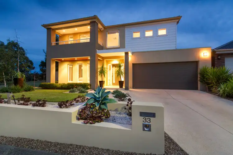 33 Freshfield Avenue, Mooroolbark VIC 3138