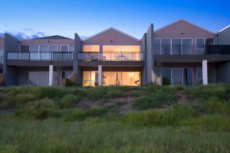 6/110 Sanctuary Lakes North Boulevard, Sanctuary Lakes VIC 3030