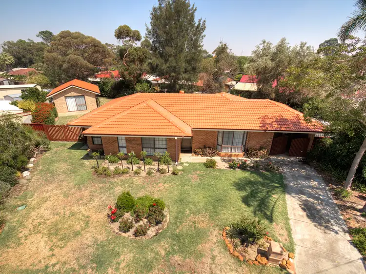 8 Hollybush Court, Forrestfield WA 6058