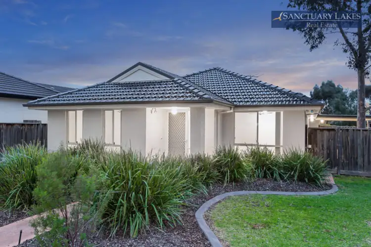 5 Scenic Drive, Sanctuary Lakes VIC 3030
