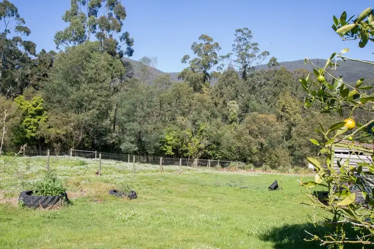 62 Dammans Road, Warburton VIC 3799
