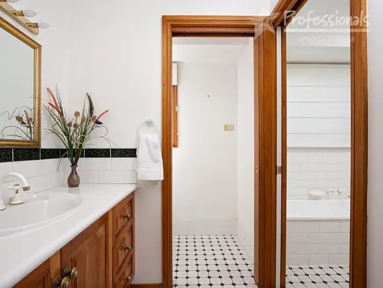 Fifth view of Homely house listing, 31 Kaldari Crescent, Wagga Wagga NSW 2650