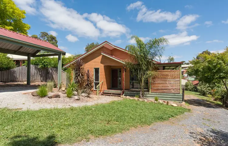 10 Belair Close, Seville VIC 3139